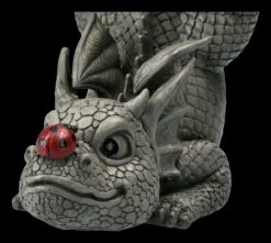 Gartenfigur - Drache Mit Marienkäfer Auf Der Nase 17 Gartenfigur - Drache Mit Marienkäfer Auf Der Nase -Statuen Modell Verkauf 2D FS22608 Gartenfigur Drache mit Marienkaefer auf der Nase 7 1280x1280
