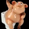 Lustige Schweine Figur - Selfie Am Klo -Statuen Modell Verkauf 2D FS25945 Lustige Schweine Figur Selfie am Klo 1 1280x1280