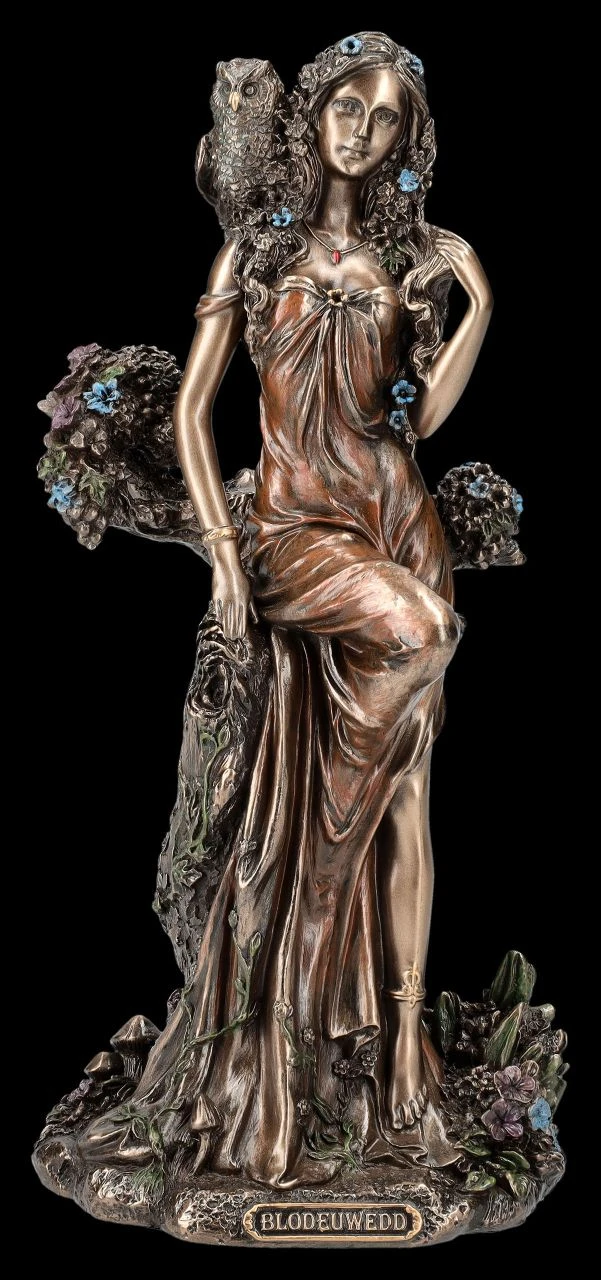 Blodeuwedd Figur - Aus Blumen Erschaffen 3 Blodeuwedd Figur - Aus Blumen Erschaffen