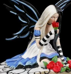 NEMESIS NOW Elfen Figur - Wonderland Fairy Alice 16 NEMESIS NOW Elfen Figur - Wonderland Fairy Alice -Statuen Modell Verkauf Elfen Figur Wonderland Fairy Alice 6 1280x1280
